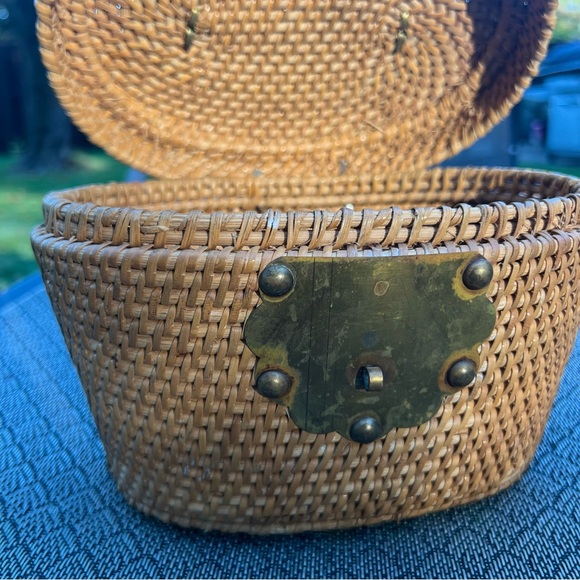 Vintage Basket Bucket Purse. Asian basket with Koi Fish Clasp from 1950’s - Picture 5 of 13